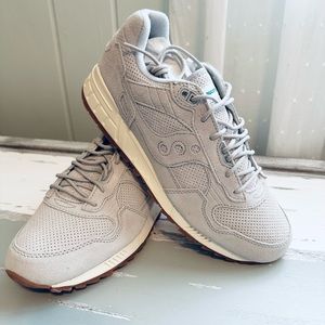 NIB Saucony Originals Shadow 5000 / Light Gray / 8.5